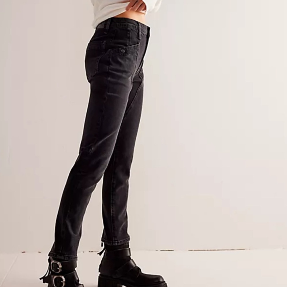 Free People Great Heights black Frayed Skinny Jeans Woman’s size 26
